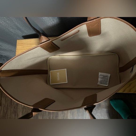 MK Jodie Tote NWT - Picture 2 of 4